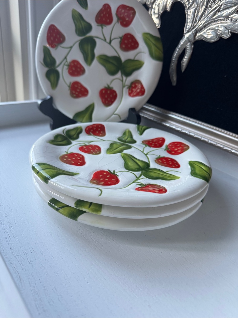 Hand-Painted raised Strawberry Ceramic Dessert Plates set of 4 - Picture 3 of 8
